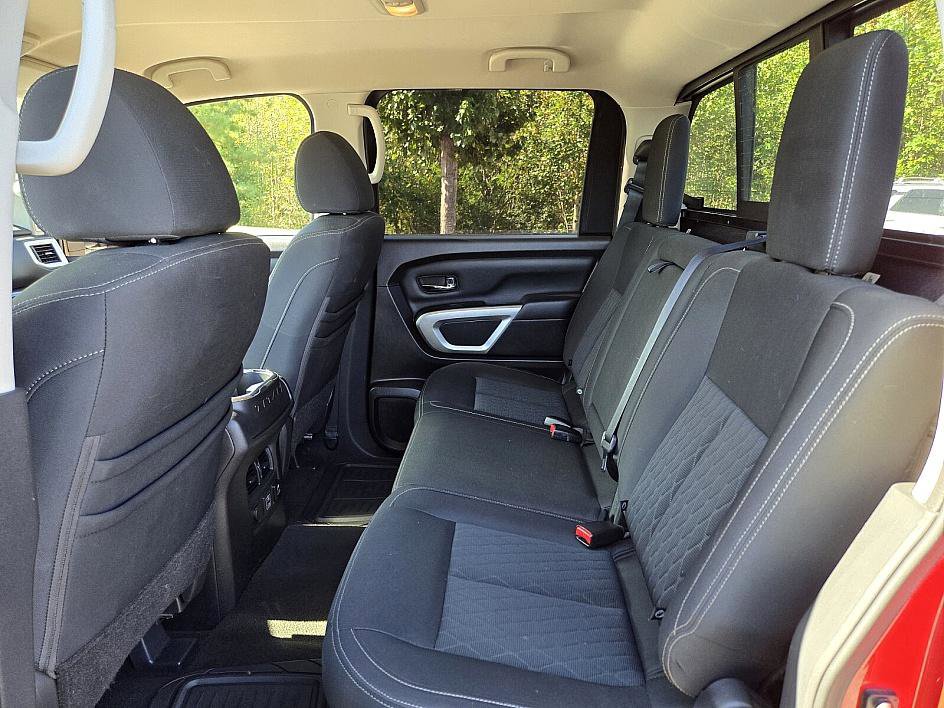 2019 Nissan Titan SV photo 11