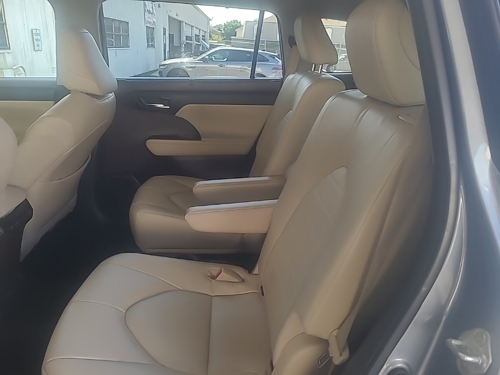 2022 Toyota Highlander XLE photo 4