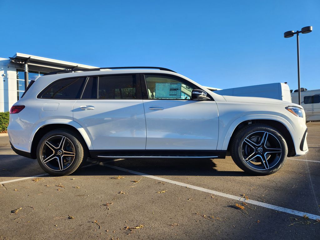2026 Mercedes Benz GLS 450 4MATIC photo 2
