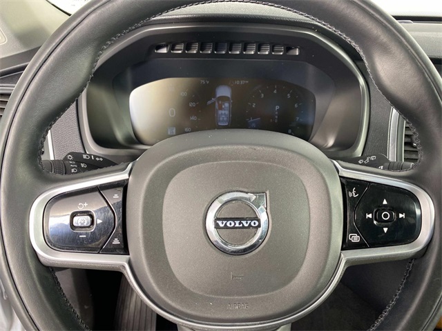 2022 Volvo XC90 T6 Momentum photo 14