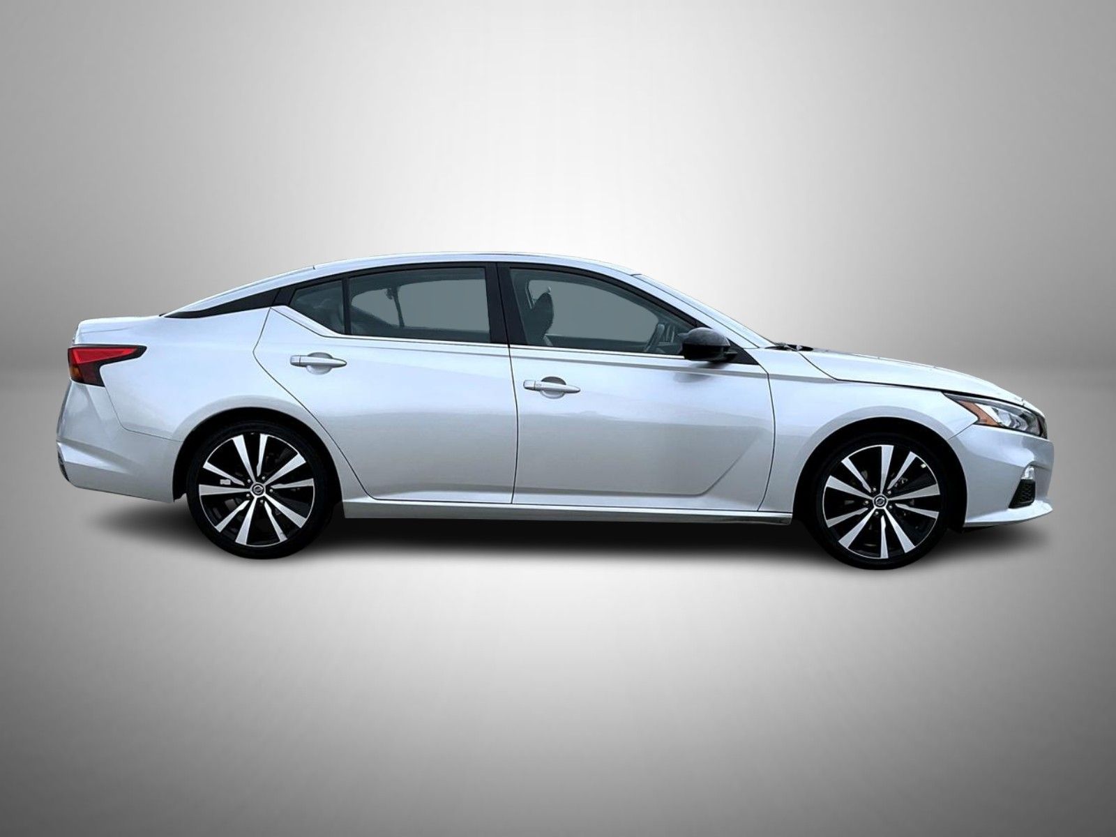 2022 Nissan Altima 2.5 SR photo 4