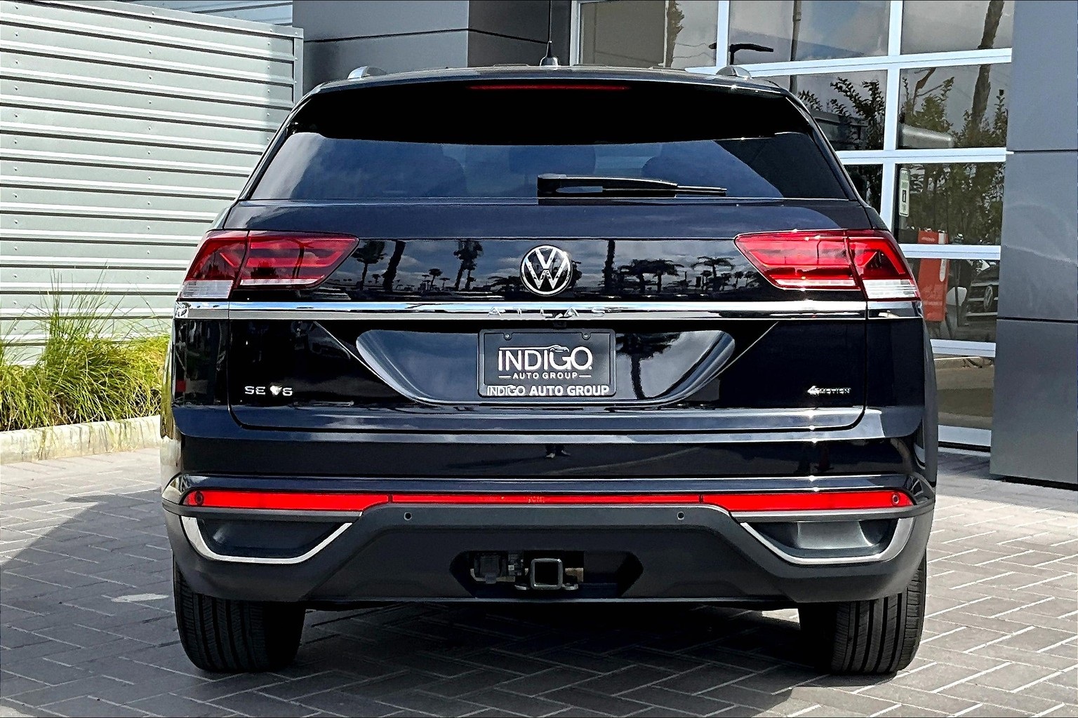 2023 Volkswagen Atlas Cross Sport V6 SE Technology photo 2