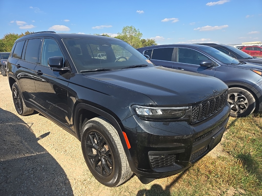 2024 Jeep Grand Cherokee Altitude photo 2