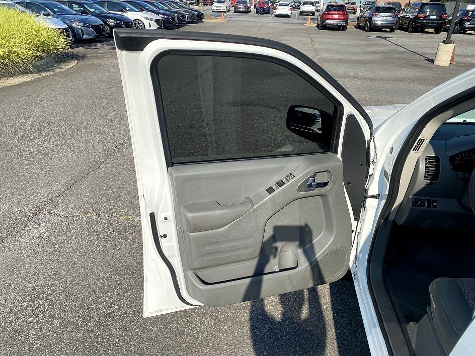 2021 Nissan Frontier SV photo 12