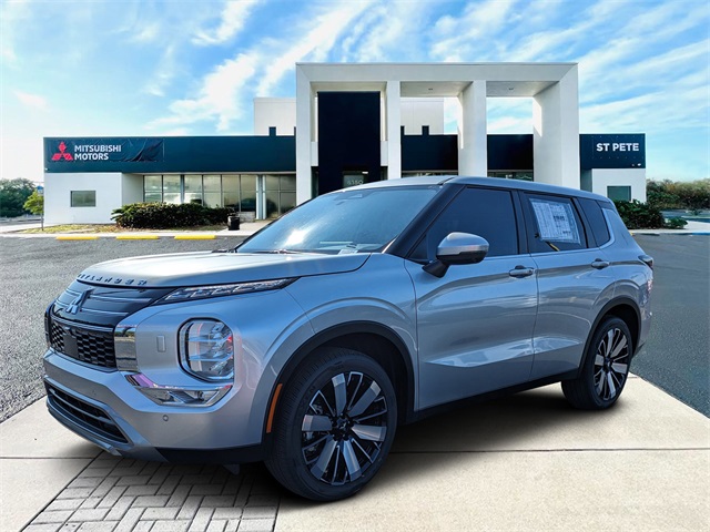 2025 Mitsubishi Outlander SE's photo