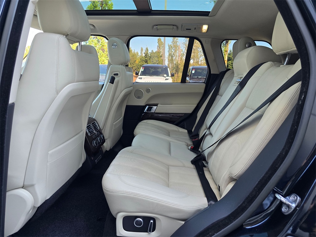 2016 Land Rover Range Rover HSE photo 25