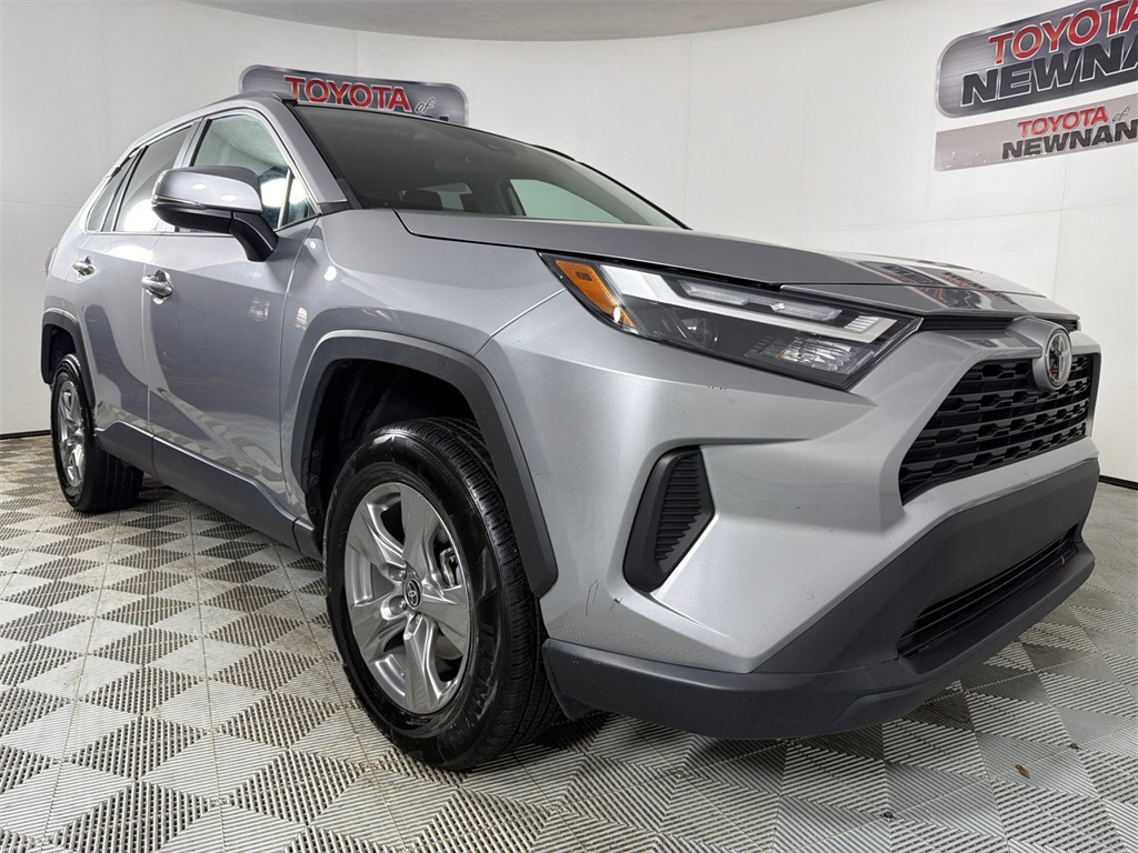 2023 Toyota RAV4 XLE's photo