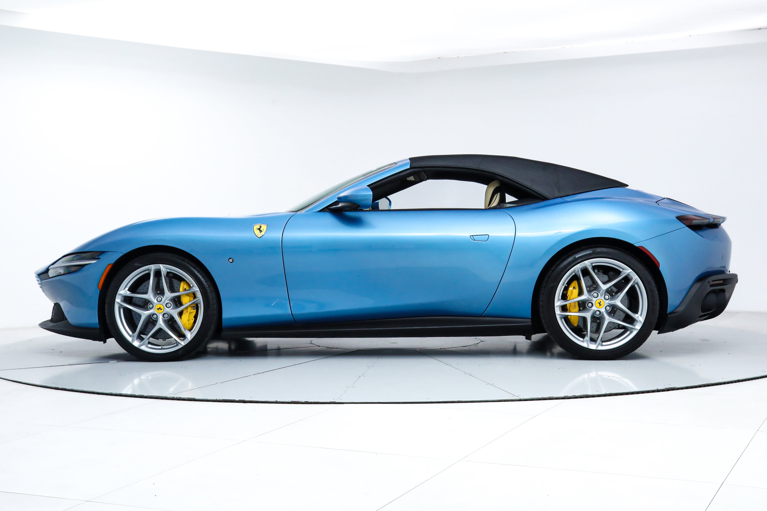 2025 Ferrari Roma Spider photo 7