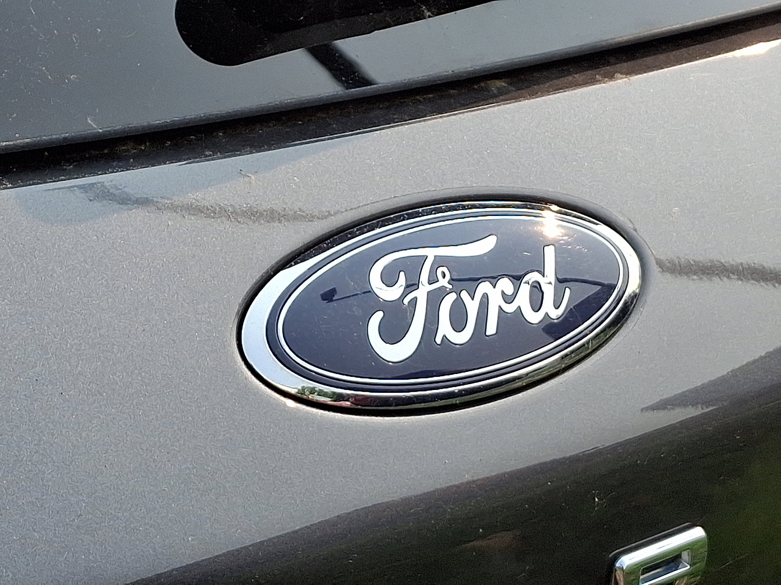 2022 Ford Escape SE photo 4