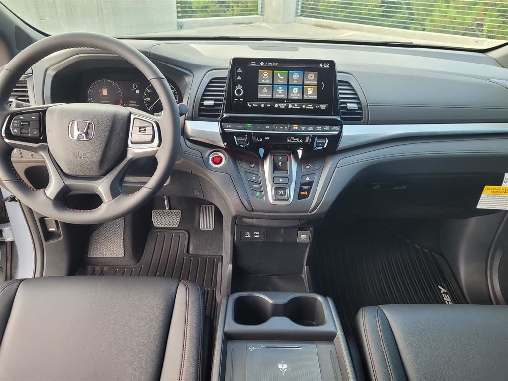 2026 Honda Odyssey photo 8