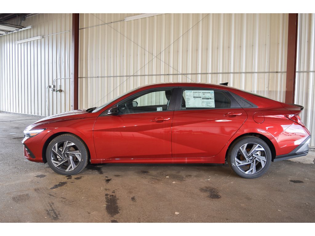 2025 Hyundai Elantra SEL Sport photo 4