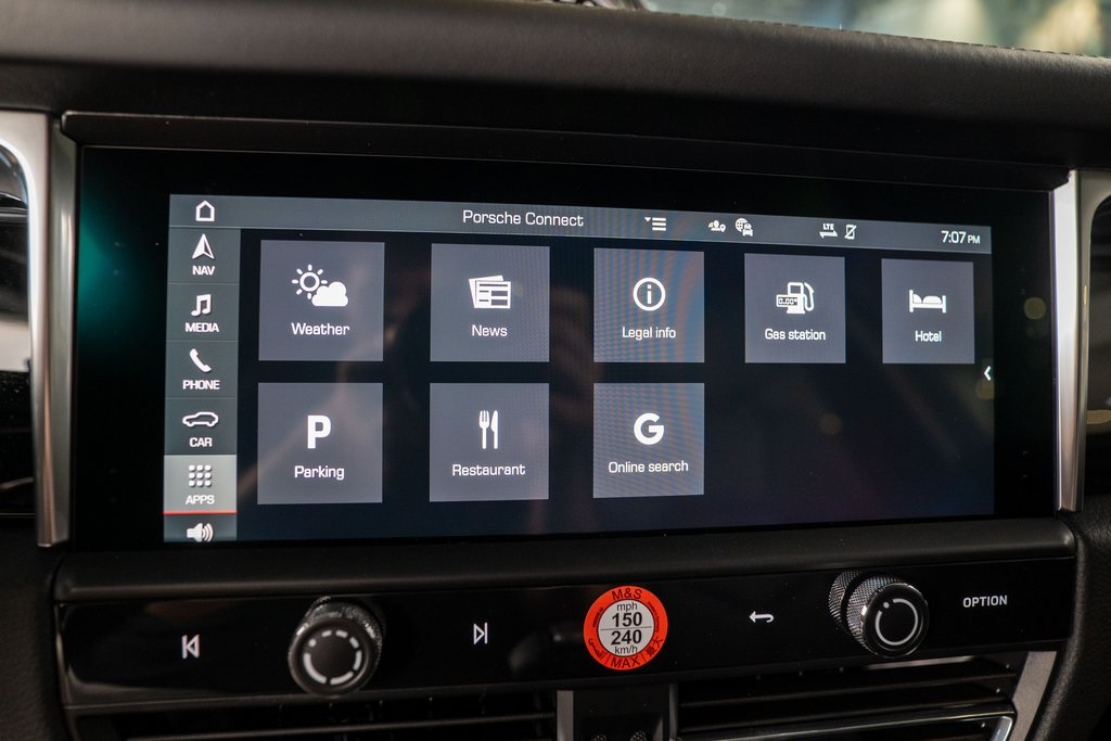 2025 Porsche Macan T photo 27