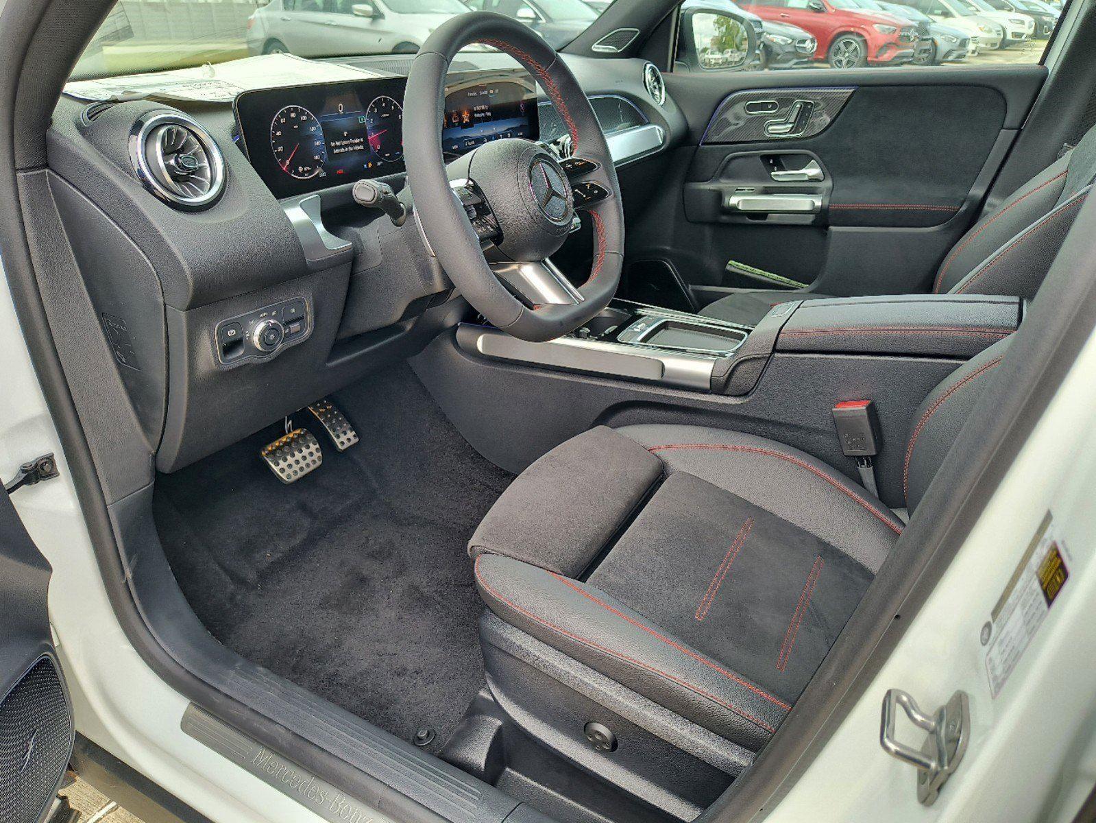 2024 Mercedes Benz GLB 250 4MATIC photo 2