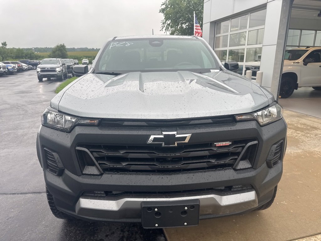 2026 Chevrolet Colorado Trail Boss photo 2