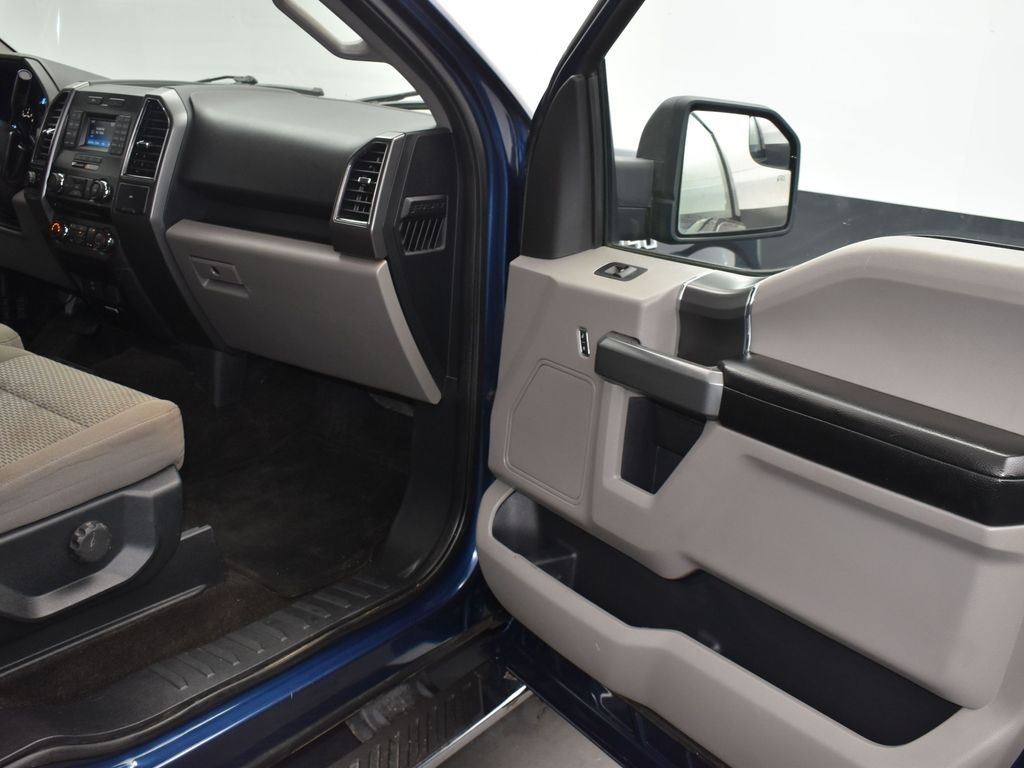 2017 Ford F-150 XLT photo 13