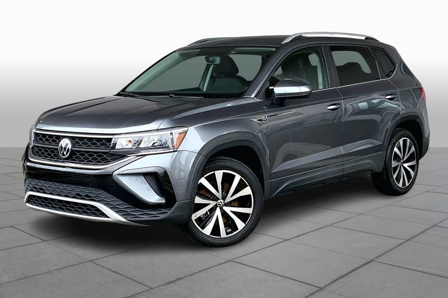 2022 Volkswagen Taos SE's photo