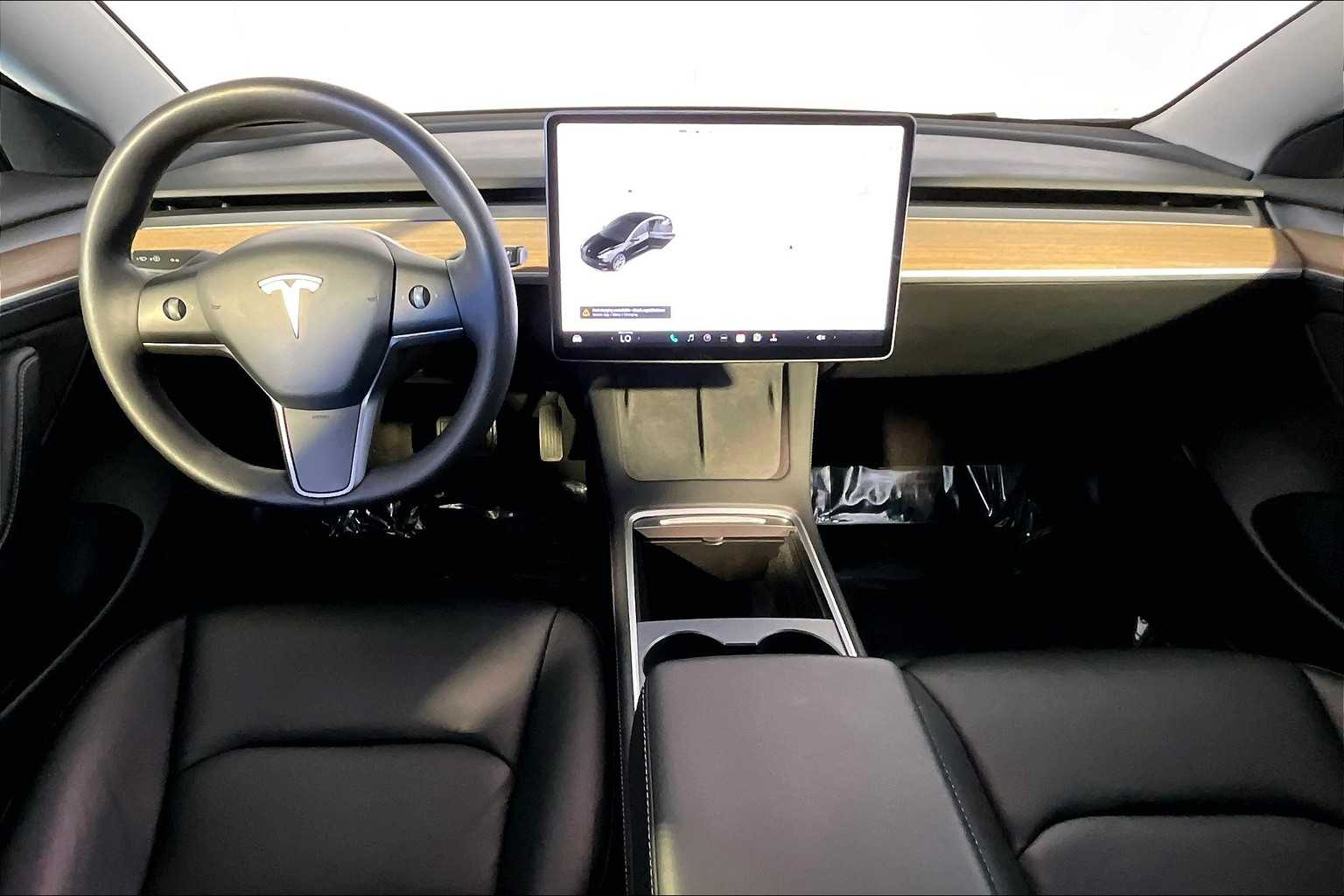2021 Tesla Model 3 Standard Range Plus photo 13