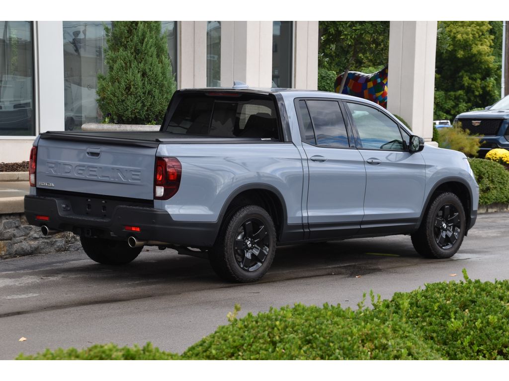 2025 Honda Ridgeline Black Edition photo 4