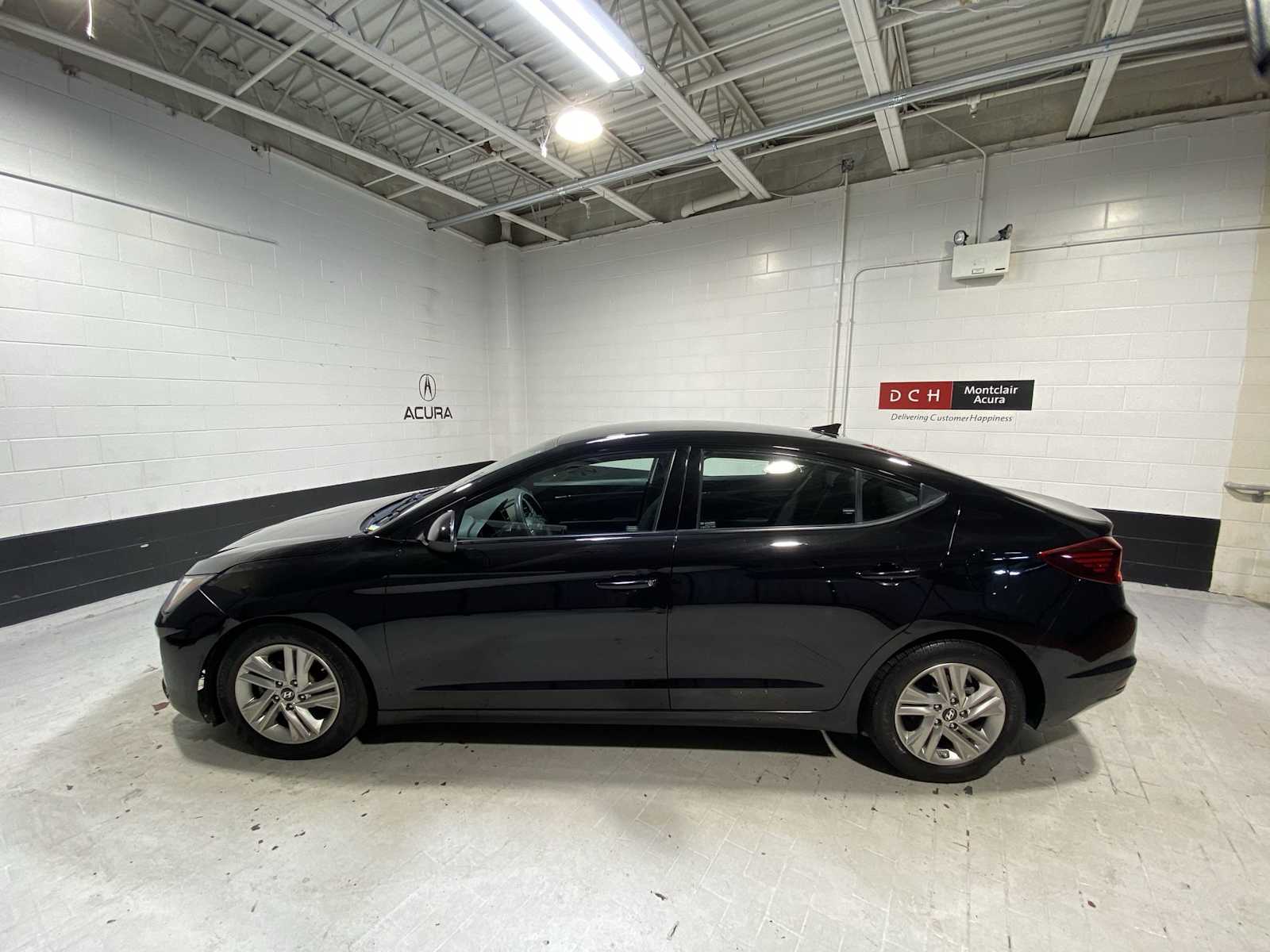 2019 Hyundai Elantra SEL photo 3