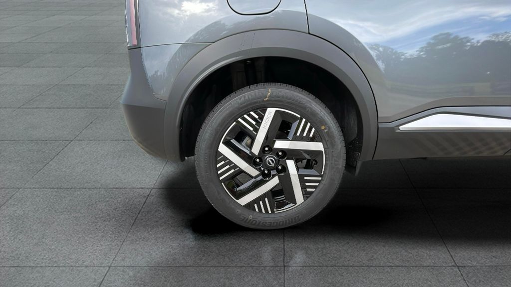 2025 Nissan Kicks SV photo 14