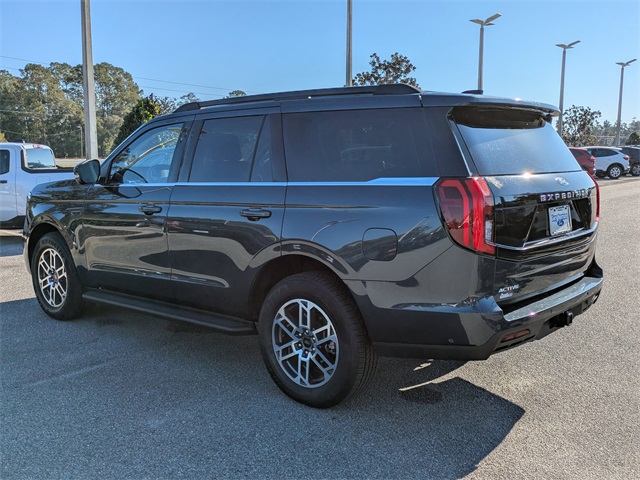 2025 Ford Expedition photo 4