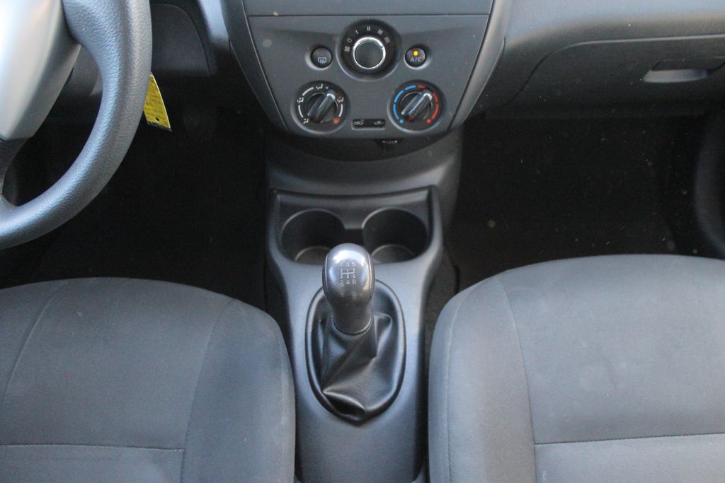 2015 Nissan Versa 1.6 S photo 13