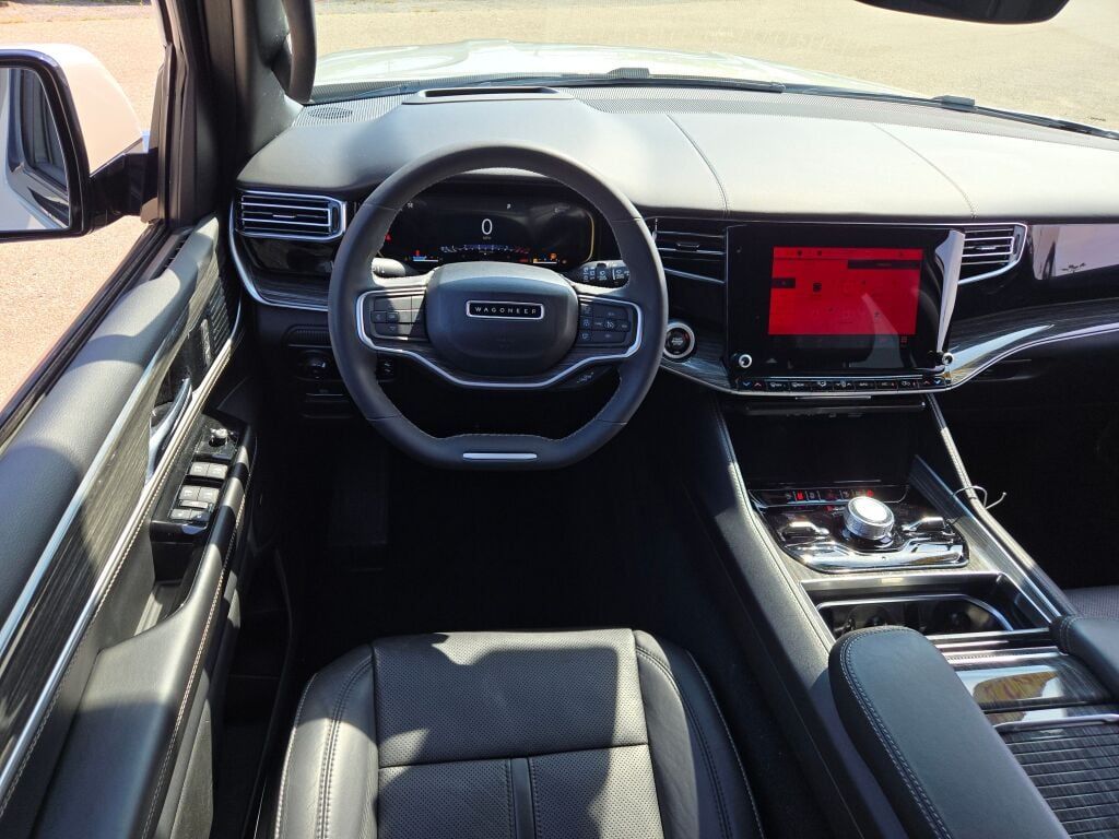 2022 Jeep Wagoneer Series III photo 21