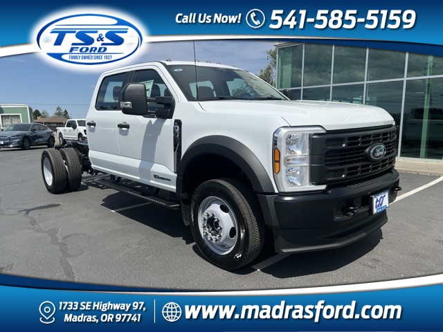 2025 Ford F-550 Super Duty Chassis Cab XL's photo