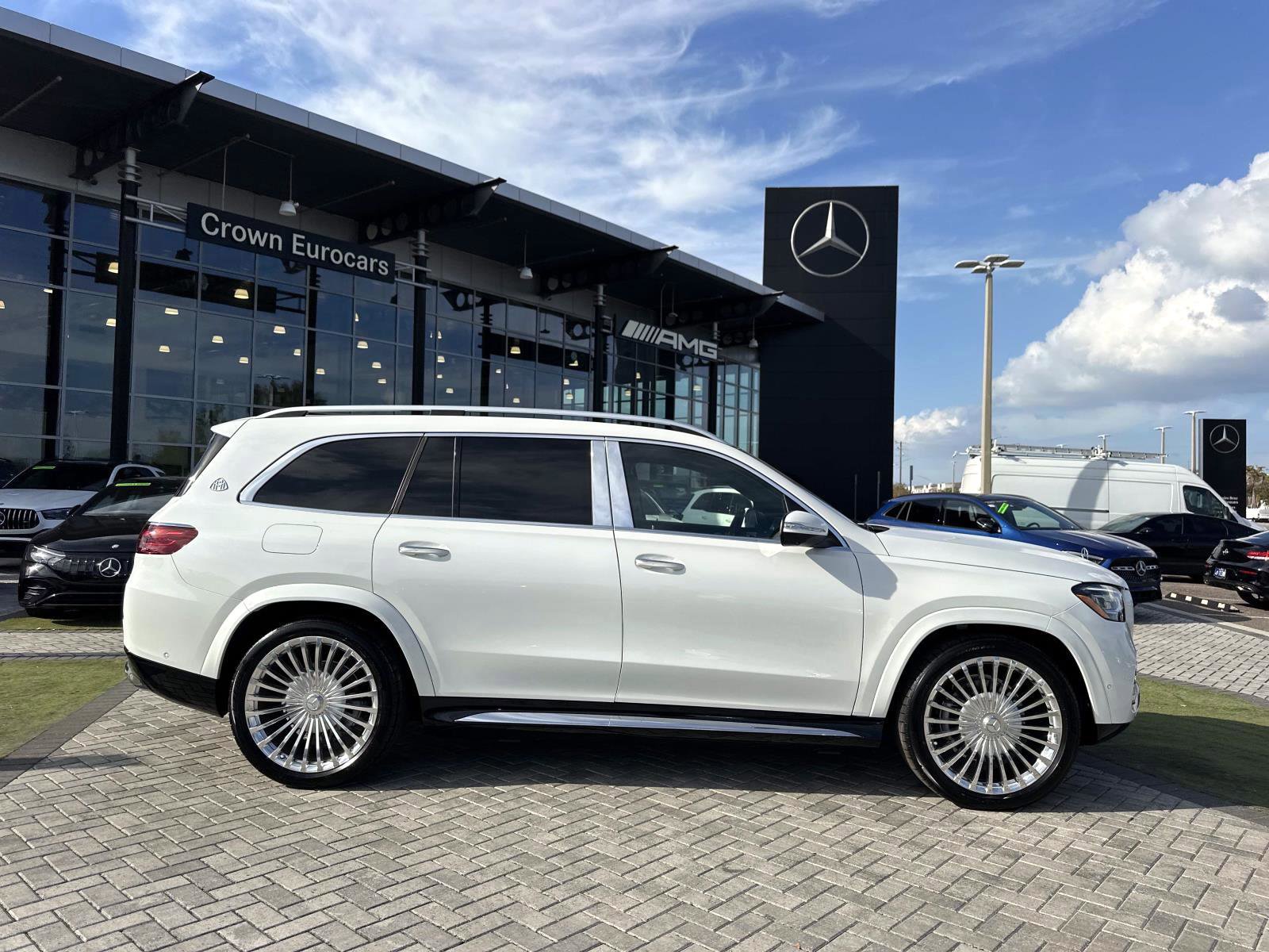 2026 Mercedes Benz GLS Maybach 600 4MATIC photo 3