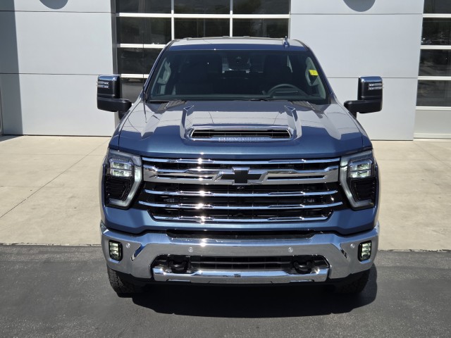 2025 Chevrolet Silverado 3500HD LTZ photo 2