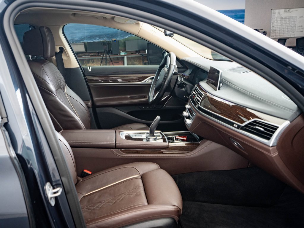 2020 Bmw 740i Sedan photo 16
