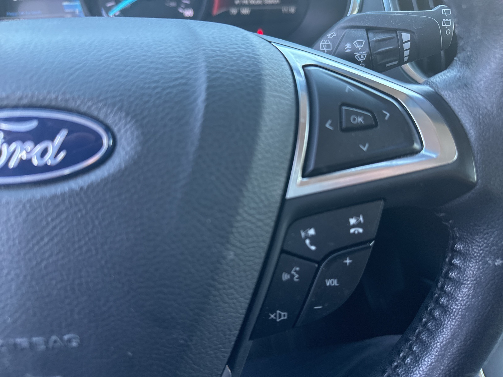 2019 Ford Edge Titanium photo 16