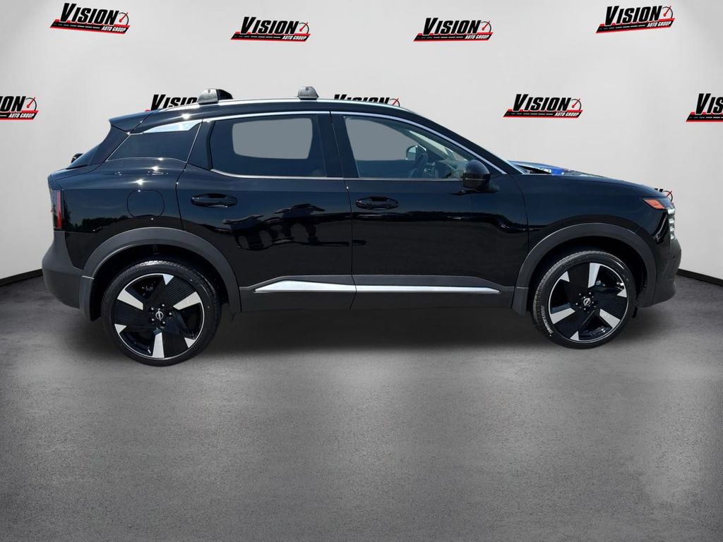 2025 Nissan Kicks SR photo 4