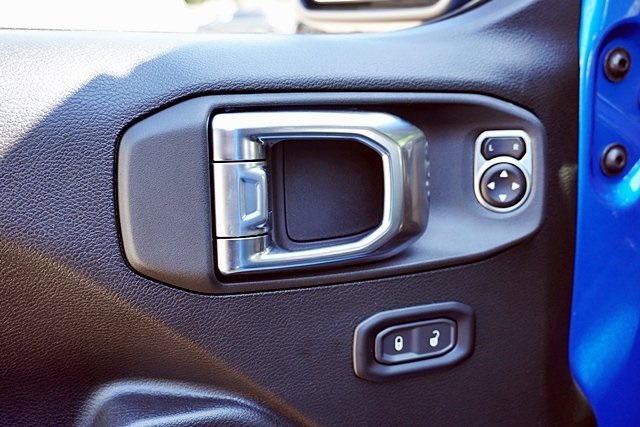 New 2025 Hydro Blue Pearl-Coat Exterior Paint Jeep Sport S image 29