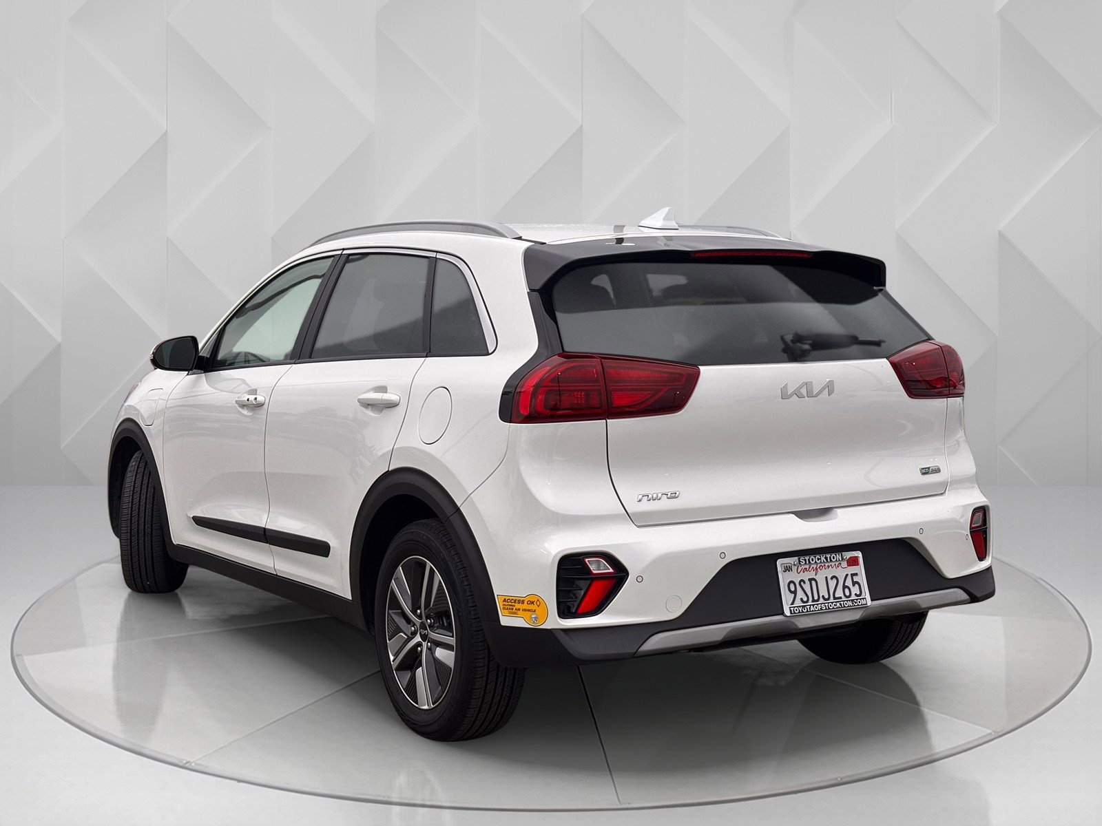 2022 Kia Niro Plug-In Hybrid EX Premium photo 2