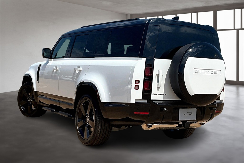 2025 Land Rover Defender 130 X-Dynamic SE photo 3