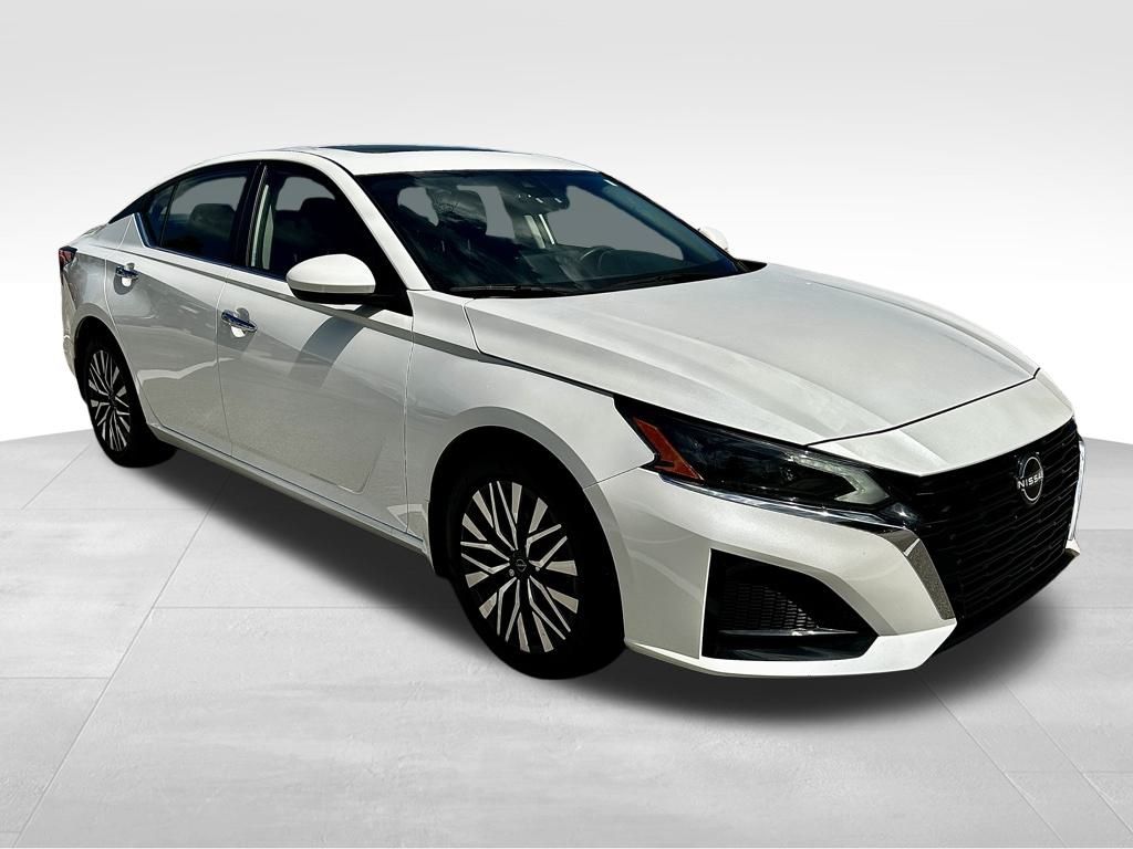 2024 Nissan Altima 2.5 SV photo 2