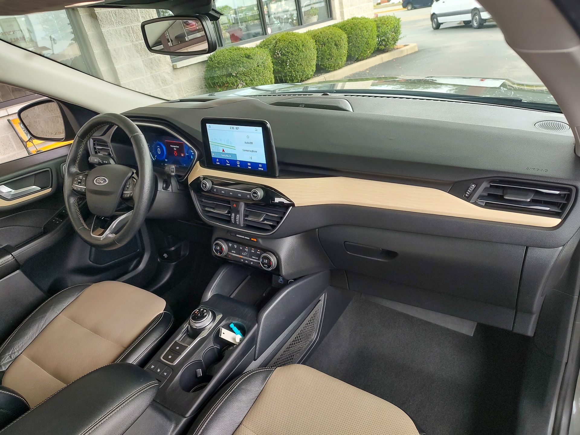 2021 Ford Escape Titanium Hybrid photo 16