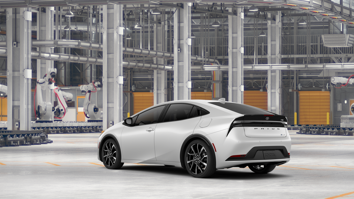 2026 Toyota Prius Plug-in Hybrid XSE photo 6