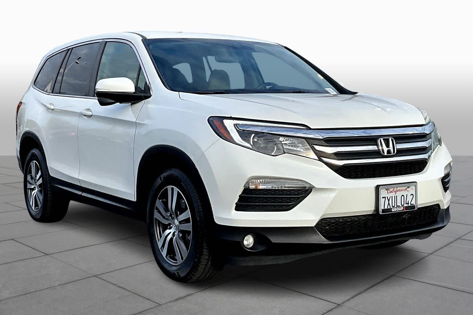 2017 Honda Pilot EX photo 2