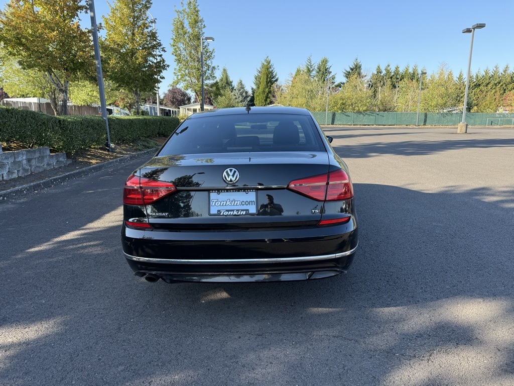 2016 Volkswagen Passat R-Line photo 6