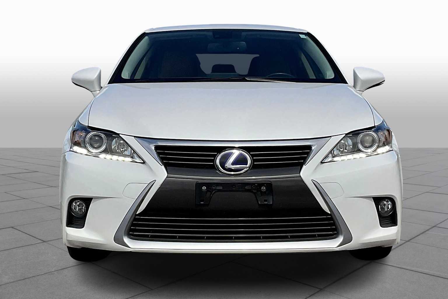 2014 Lexus CT 200h photo 2