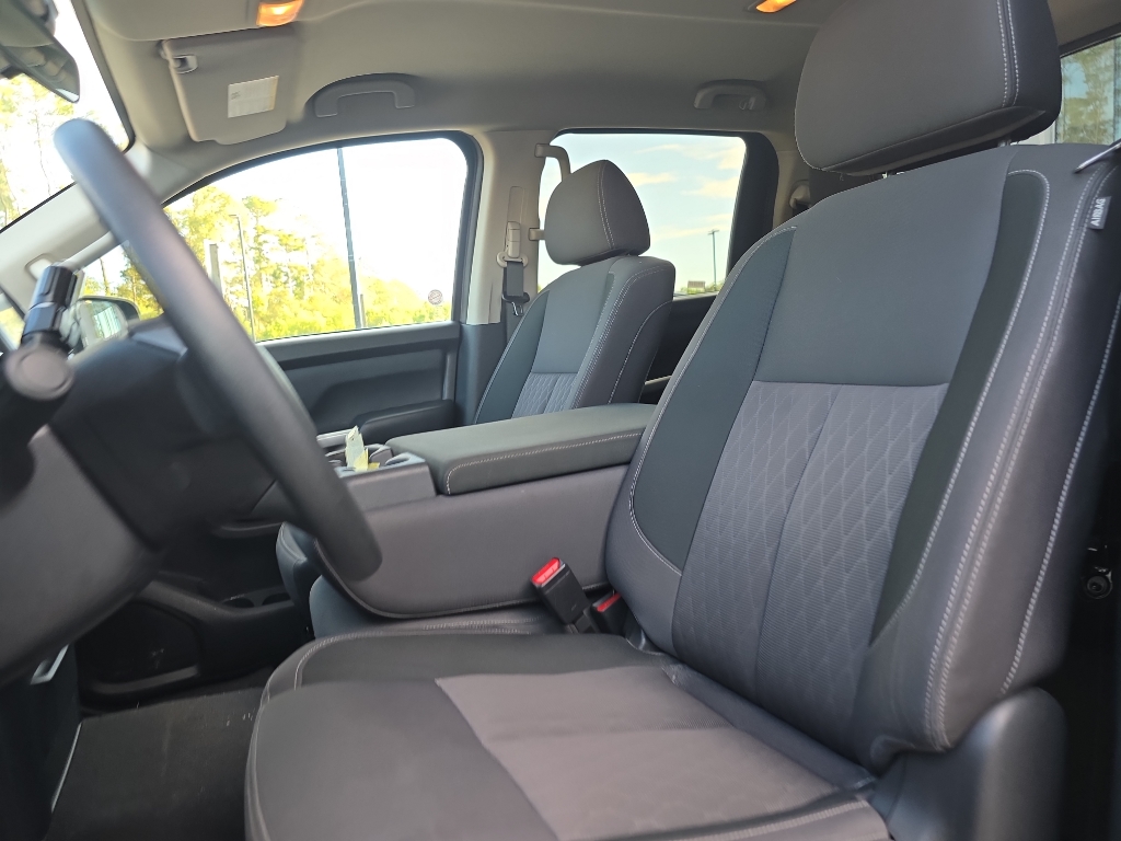 2023 Nissan Titan SV photo 12