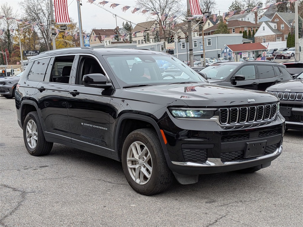 2023 Jeep Grand Cherokee Laredo photo 3