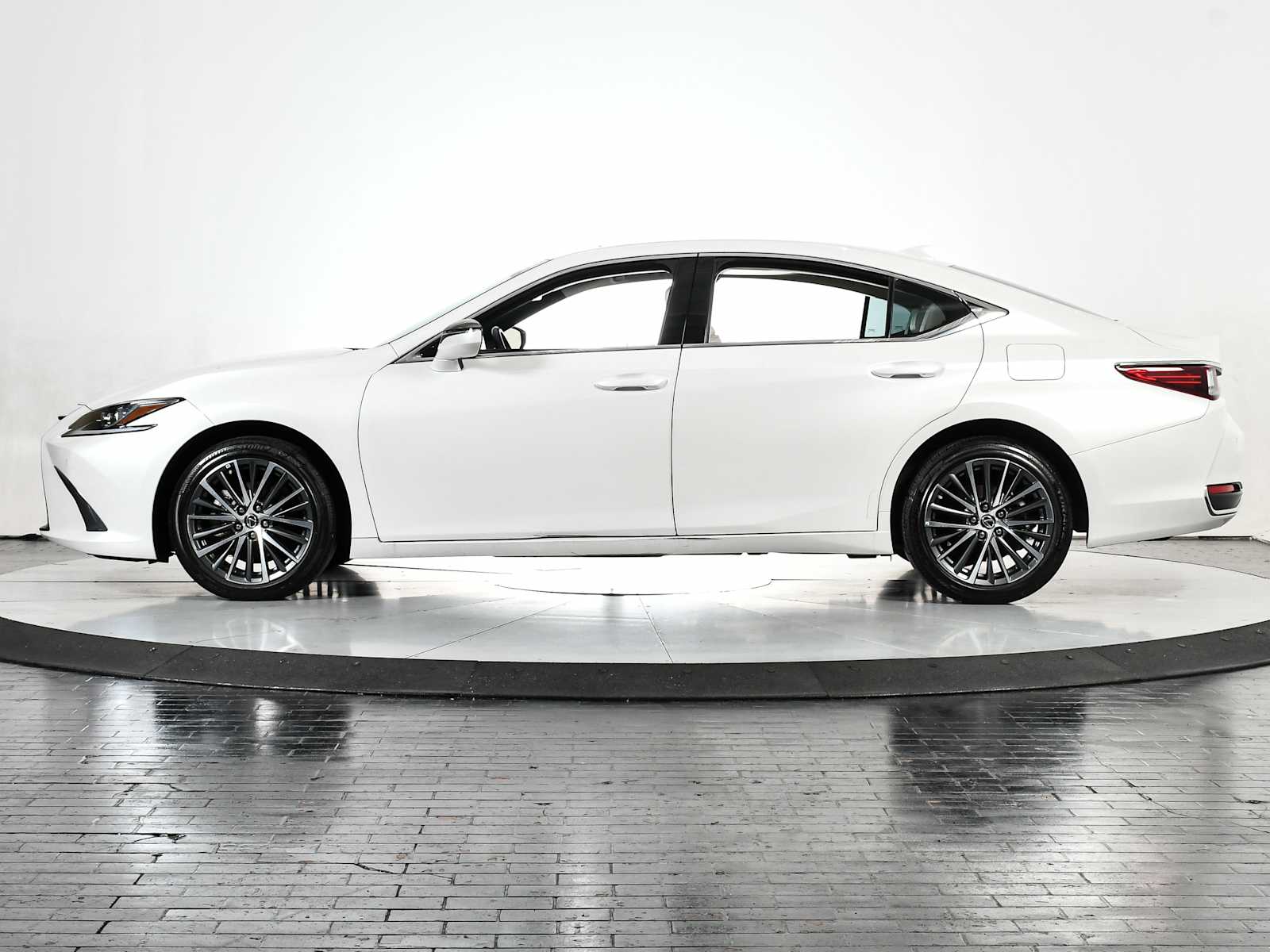 2024 Lexus ES 250 Premium photo 2