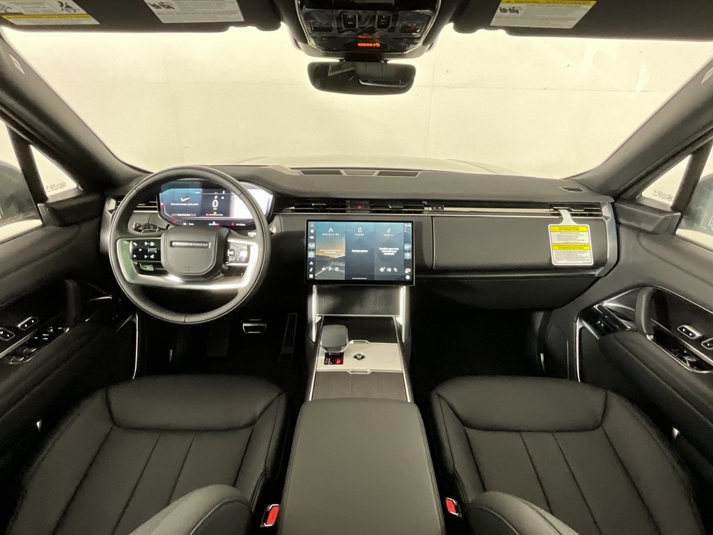 2025 Land Rover Range Rover SE photo 3