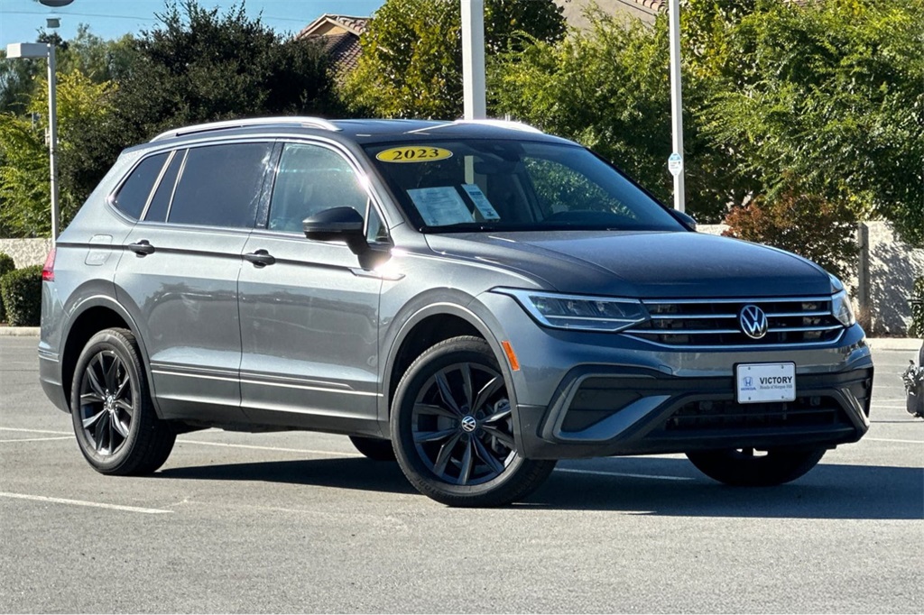 2024 Volkswagen Tiguan SE Wolfsburg Edition photo 2