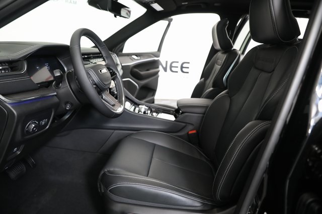 2025 Jeep Grand Cherokee Overland photo 6