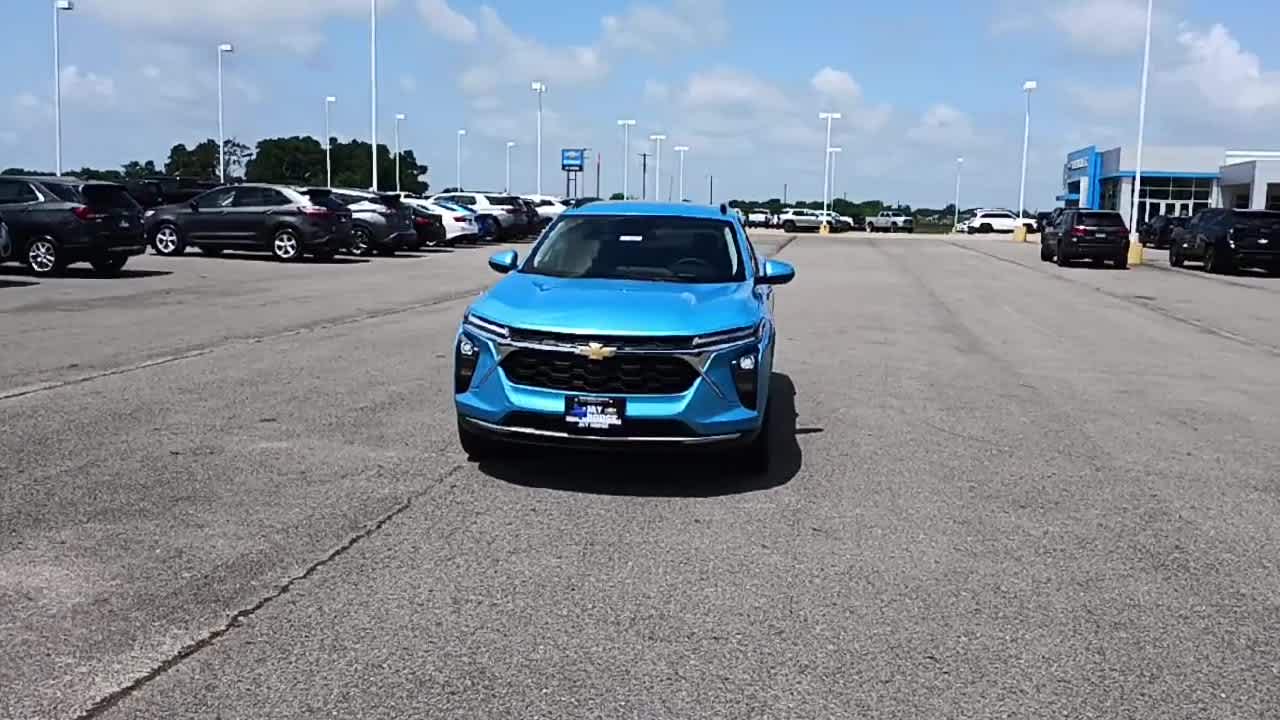 2025 Chevrolet Trax LT photo 3