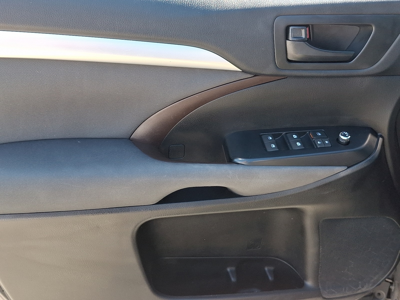 2019 Toyota Highlander LE photo 14